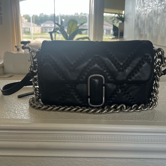 Marc Jacobs J Marc Black Quilted Mini Shulder/Crossbody Bag with Silver Chain - Picture 4 of 11